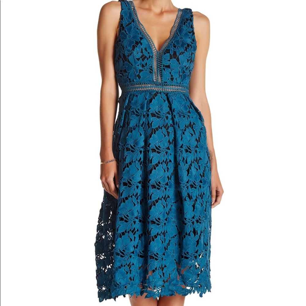 Romeo & Juliet Couture Double-V Lace Midi Dress